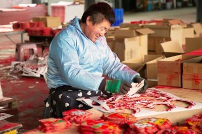 春聯貼年味!"全國紅紙第一村"在山東給您送"福"了